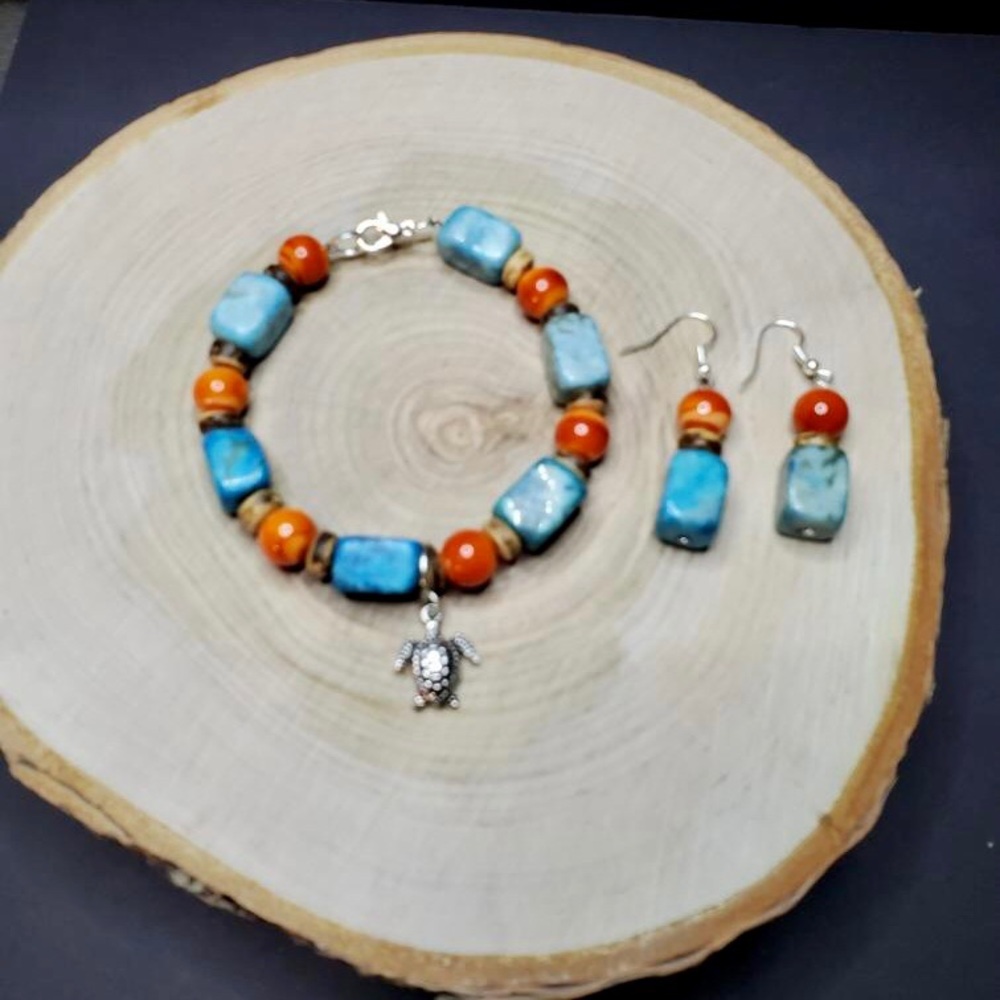 Handmade Beaded Bracelet - Picture 1 of 2